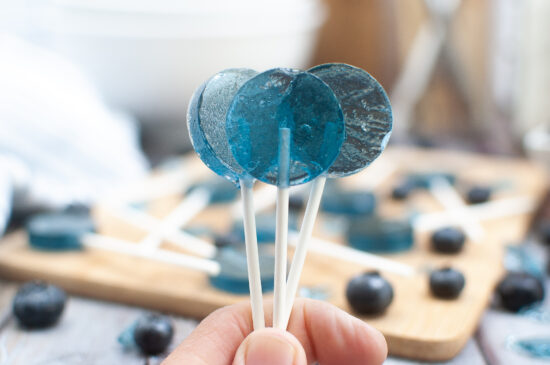 Easy Homemade Blueberry Lollipops
